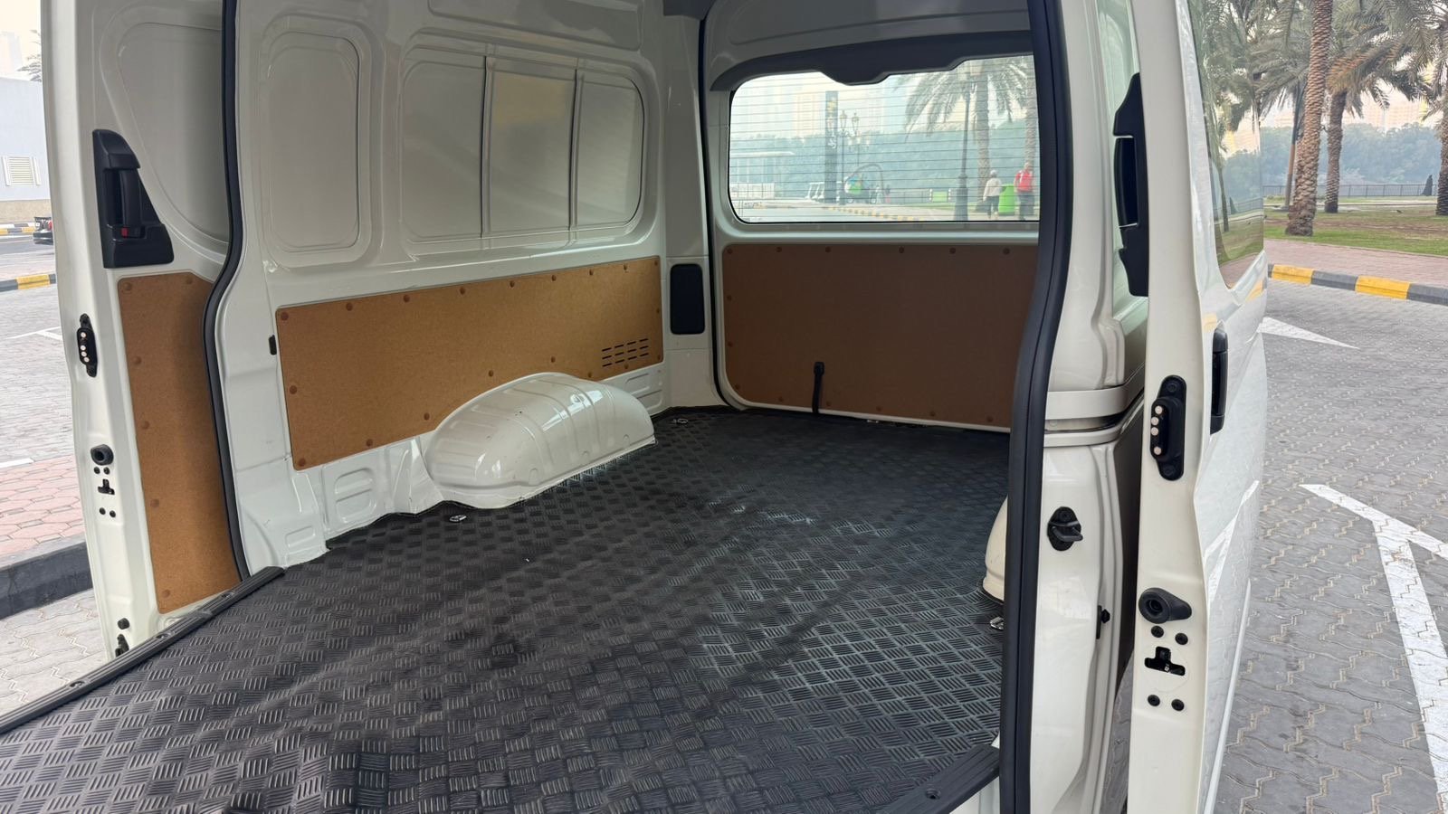 Toyota Hiace 2024 White image